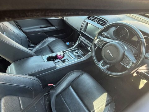 Jaguar XE 2.0 Xe R-sport White #4