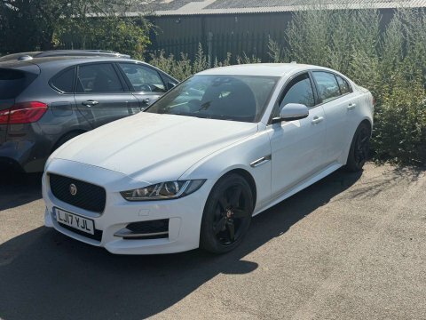 Jaguar XE 2.0 Xe R-sport White