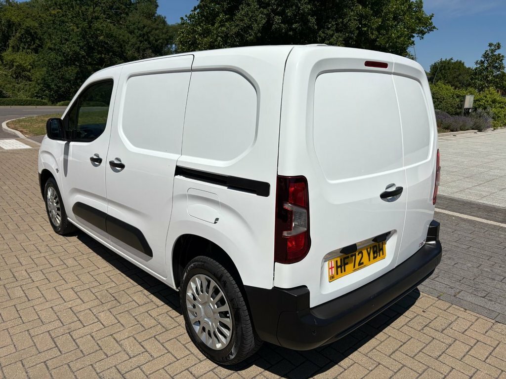 Toyota Proace City 1.5L Icon White #4