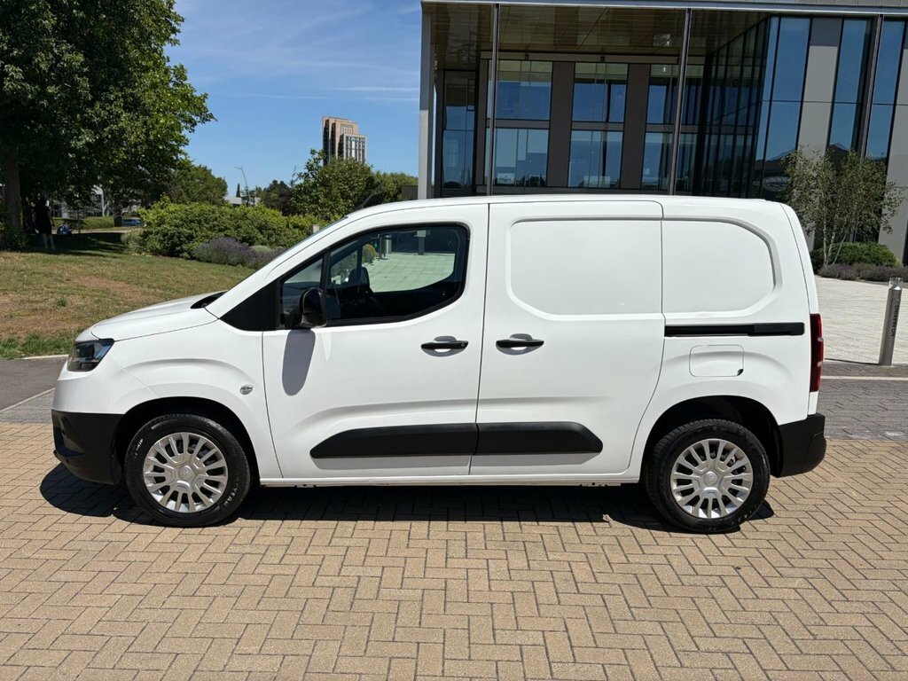 Toyota Proace City 1.5L Icon White #3
