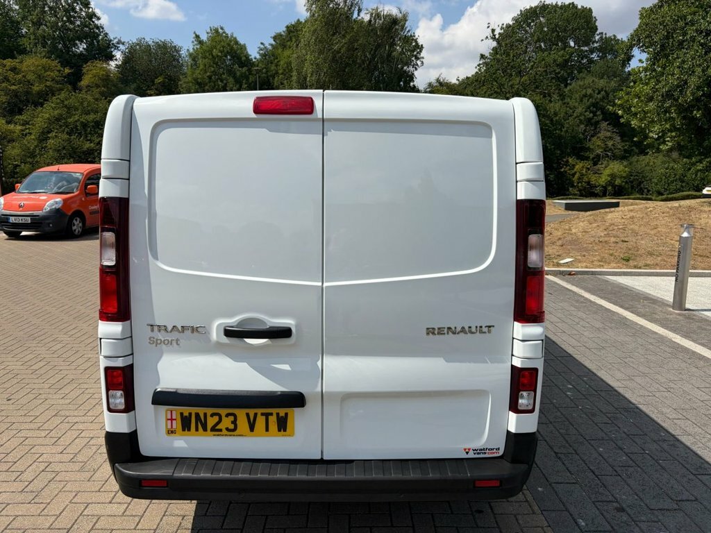 Renault Trafic 2L Sport WN23VTW White #5