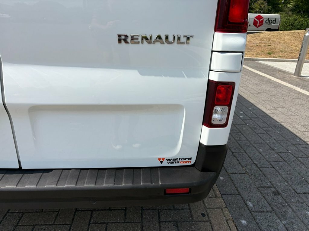 Renault Trafic 2L Sport WN23VTW White #6