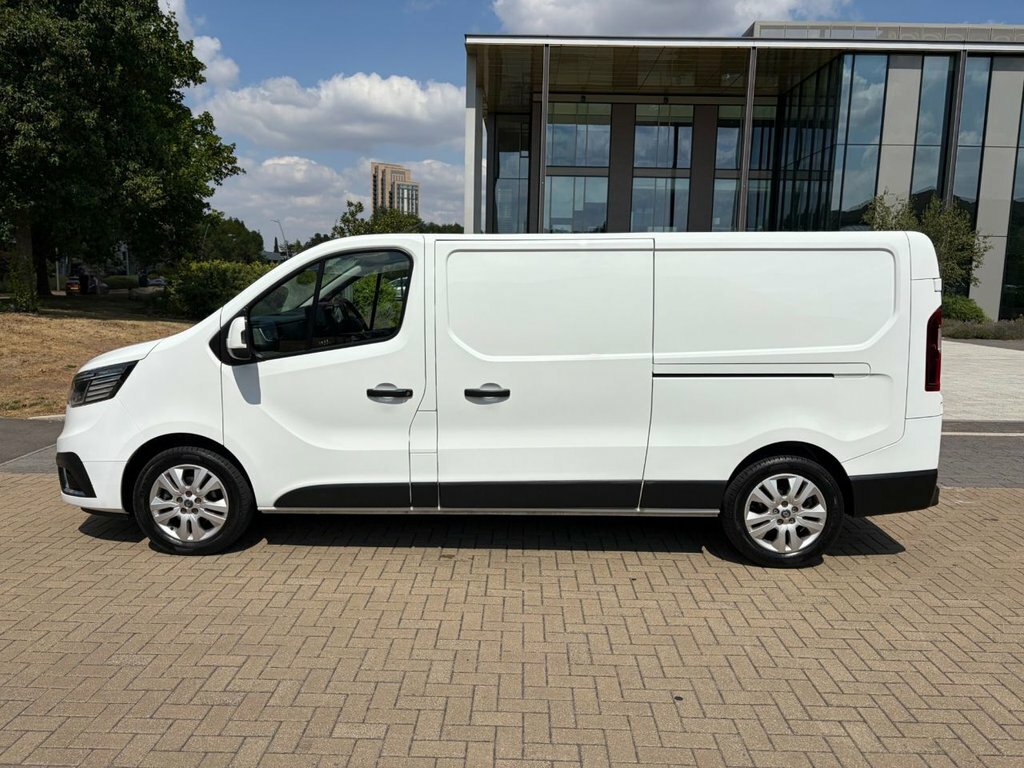 Renault Trafic 2L Sport WN23VTW White #3