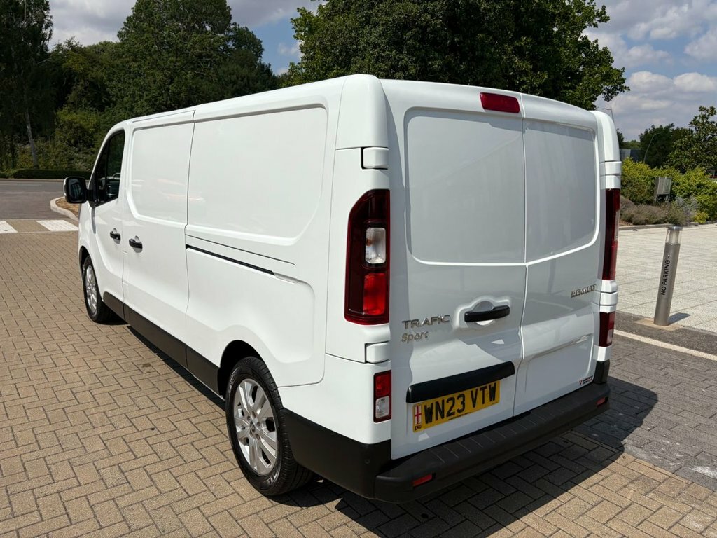 Renault Trafic 2L Sport WN23VTW White #4