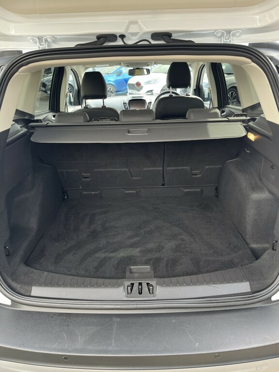 Ford Kuga Suv 2.0 Tdci Titanium Edition 201969 YY69KDX White #5