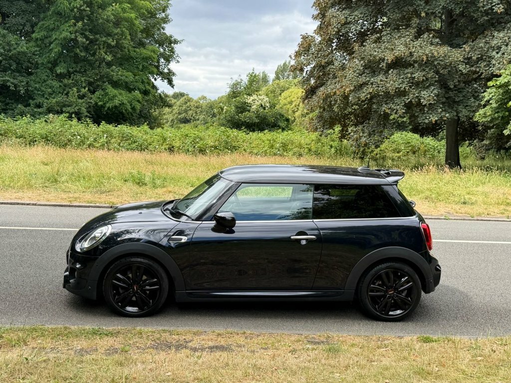 Mini Hatch 1.5L Cooper Sport YG70LUY Black #6
