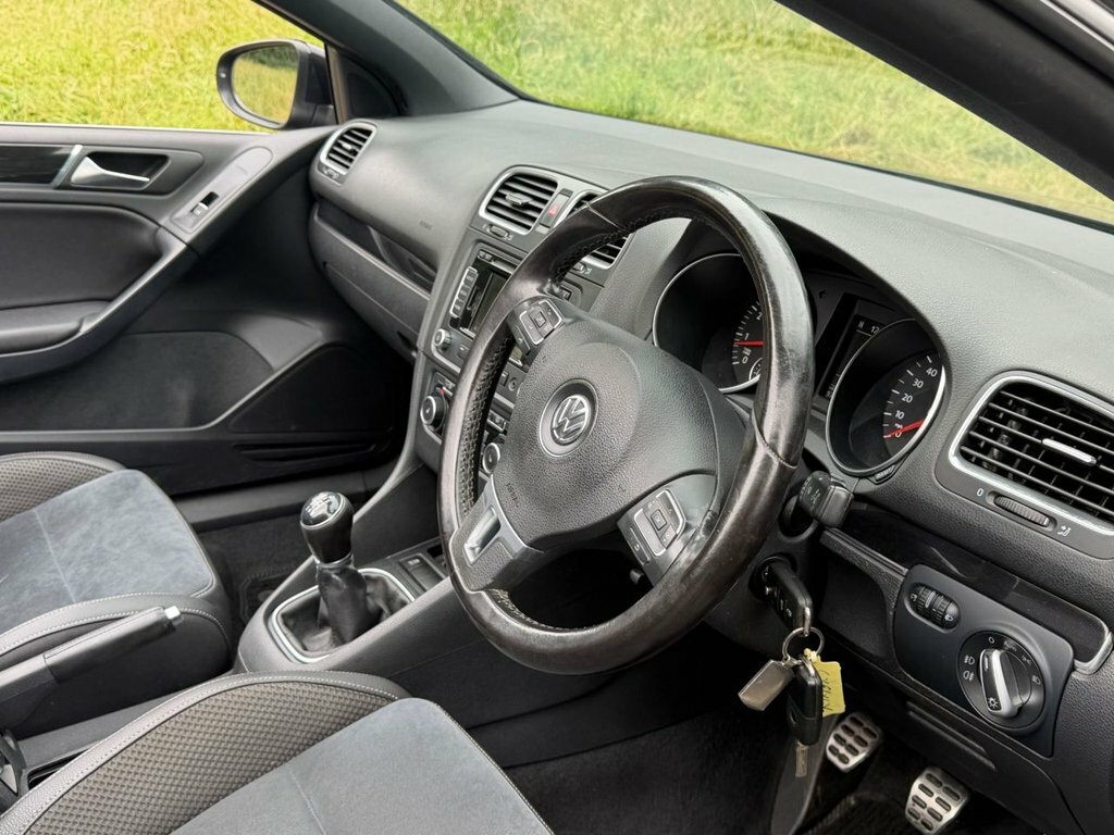 Volkswagen Golf 1.4L Gt Black #2