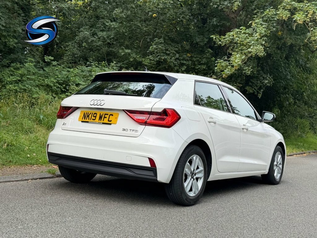 Audi A1 1L Se NK19WFC White #5