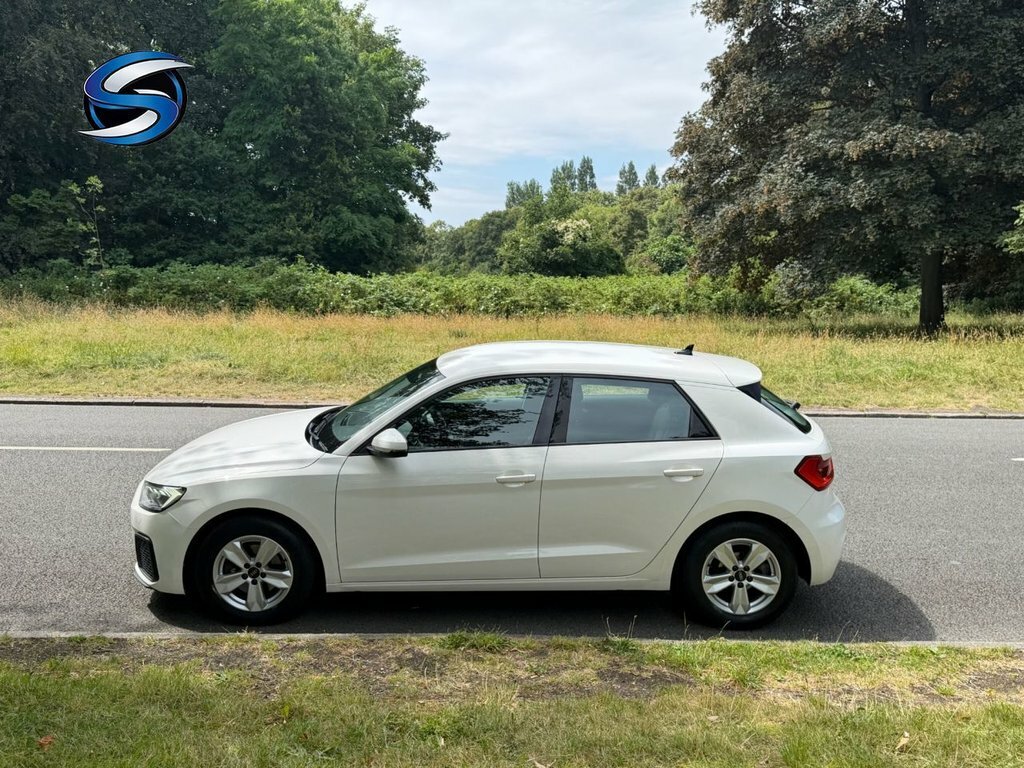 Audi A1 1L Se NK19WFC White #4