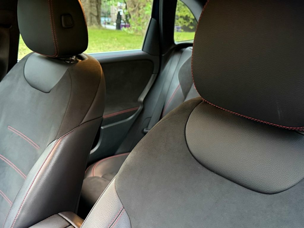 Mercedes-Benz B Class Hatchback Red #15