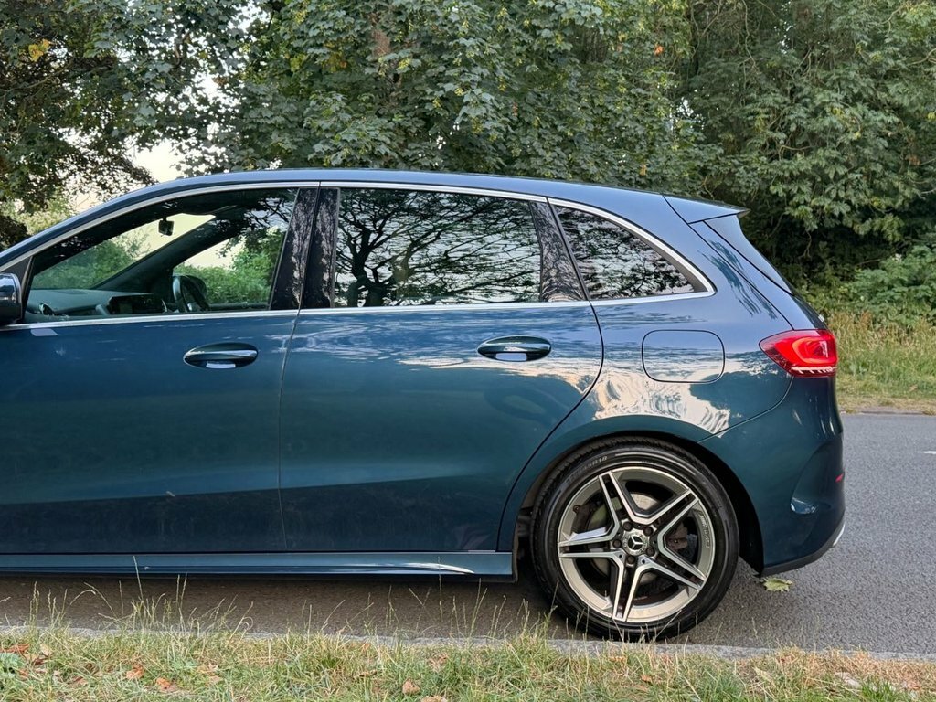 Mercedes-Benz B Class Hatchback Red #12