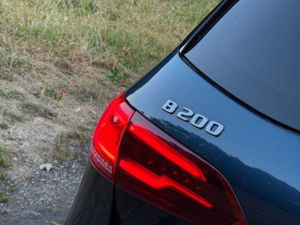 Mercedes-Benz B Class Hatchback Red #14