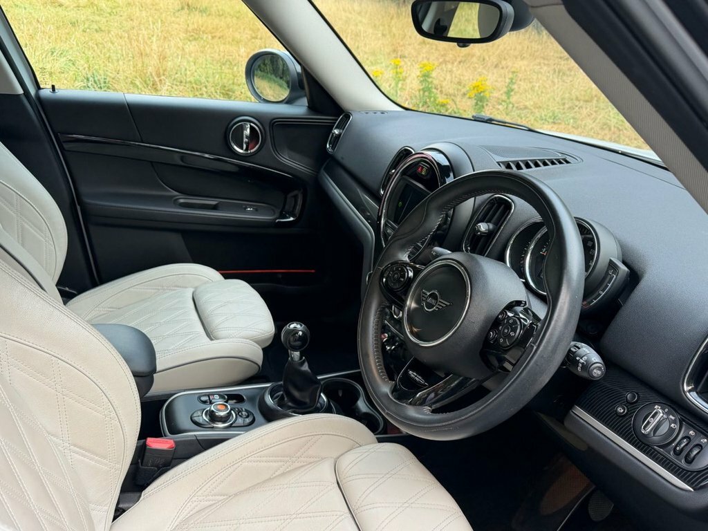 Mini Countryman 1.5L Cooper Exclusive White #2