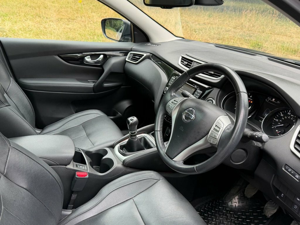 Nissan Qashqai 1.6L Tekna Black #2