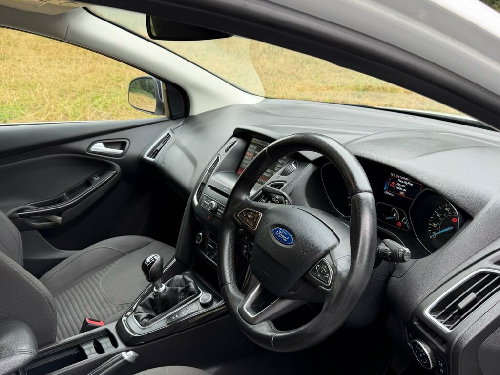 Ford Focus 1.5L Titanium White #2