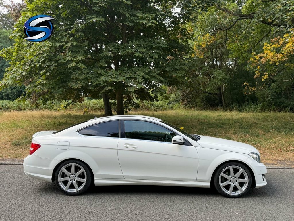 Mercedes-Benz C Class 2.1L Amg Sport Edition White #4
