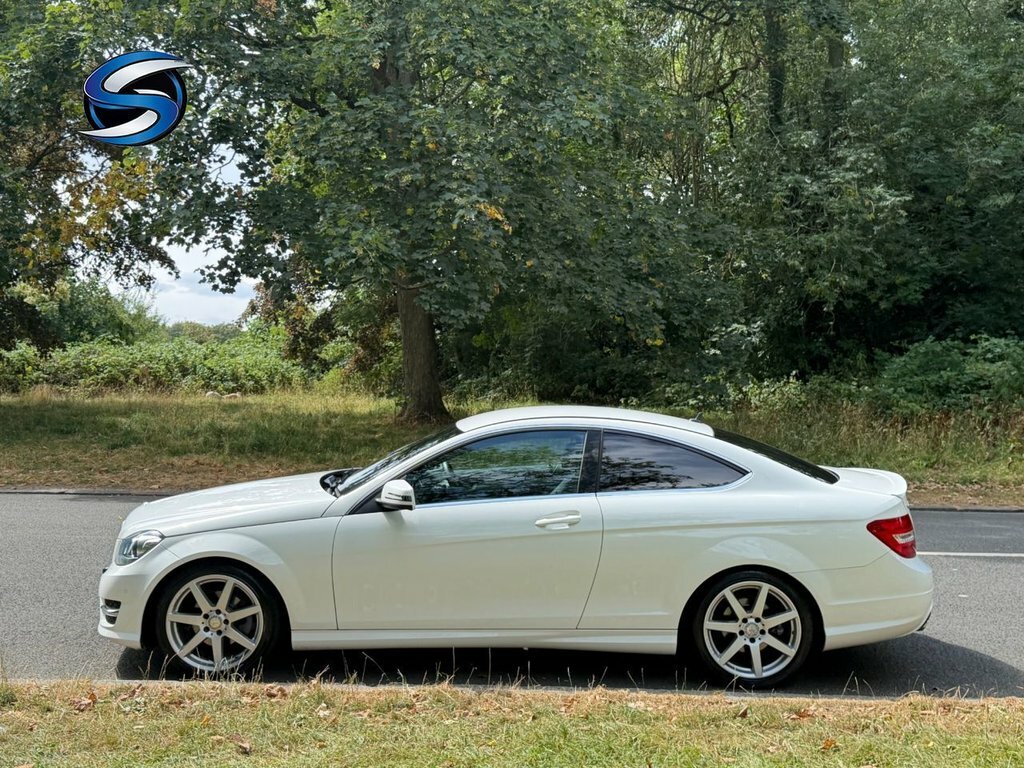 Mercedes-Benz C Class 2.1L Amg Sport Edition MD15WYZ White #5
