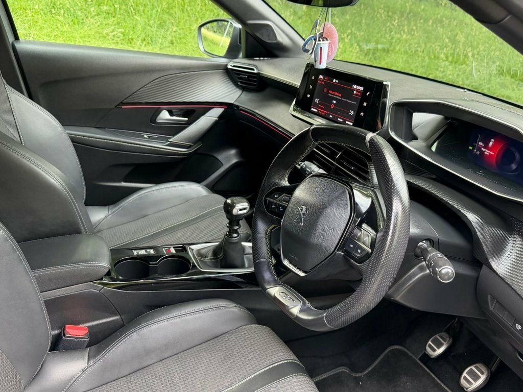 Peugeot 208 1.2L Gt Black #2