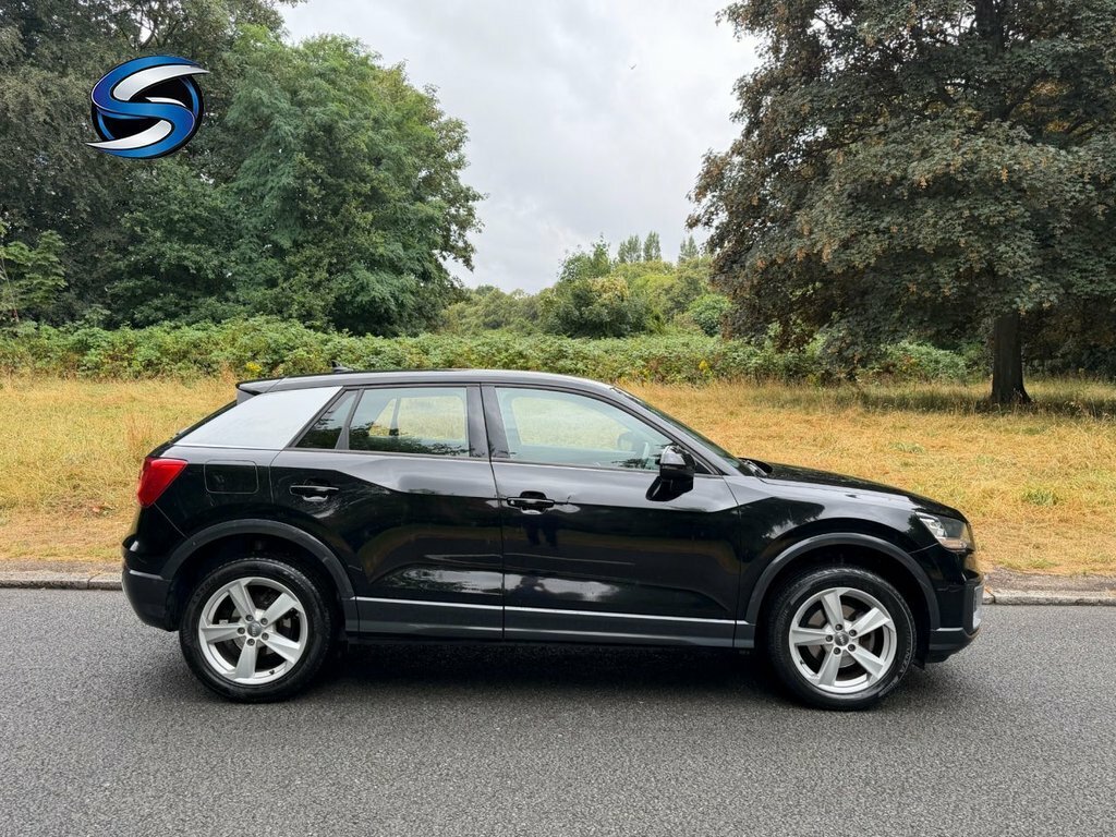 Audi Q2 1L Sport Black #4