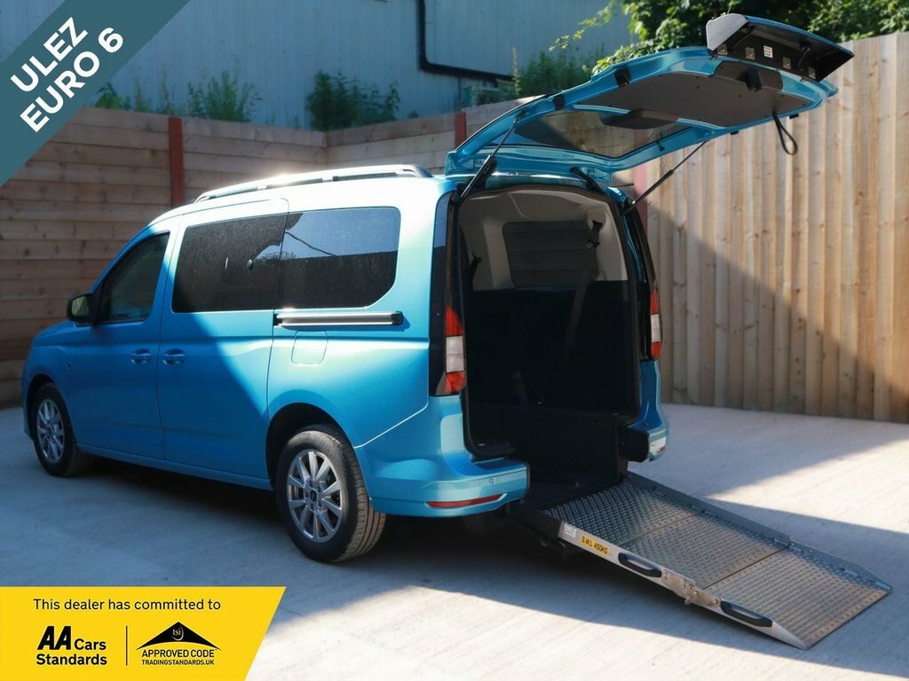 Ford Grand Tourneo Connect 2L Titanium Blue