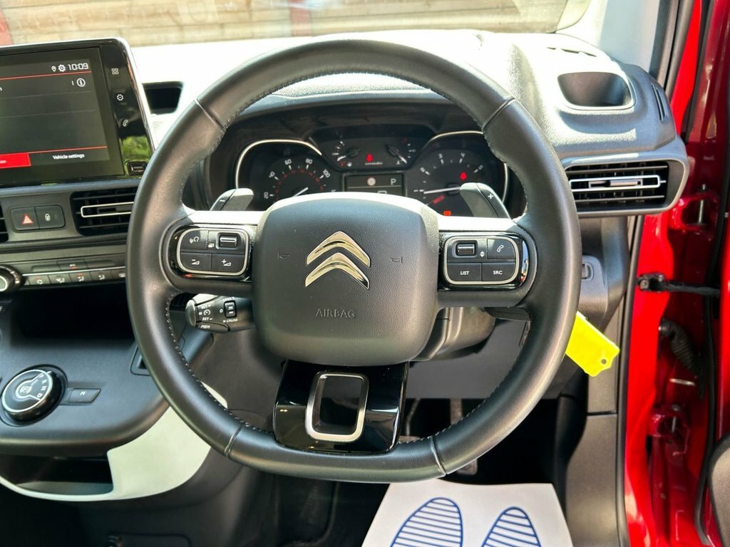 Citroen Berlingo 1.5L Feel Red #2