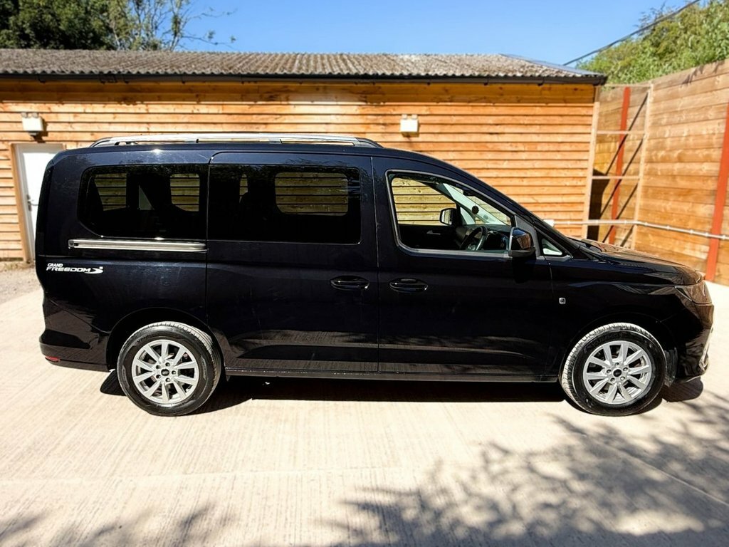 Ford Grand Tourneo Connect 2L Titanium Black #6
