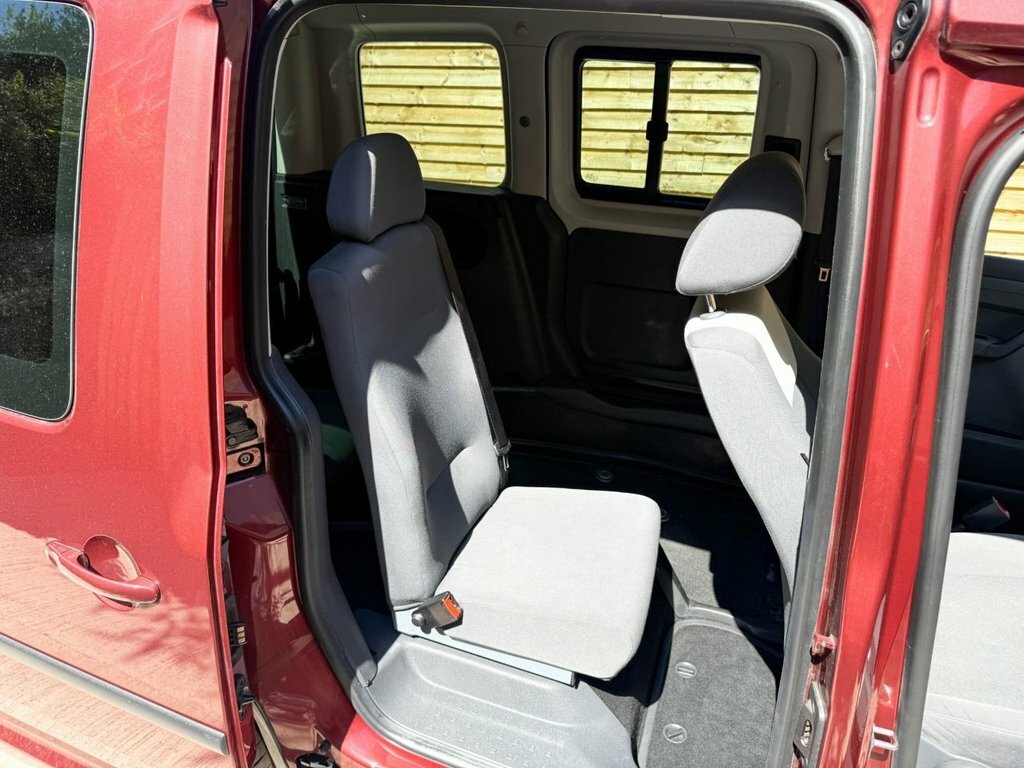 Volkswagen Caddy Life Life 2014 64 Purple #17