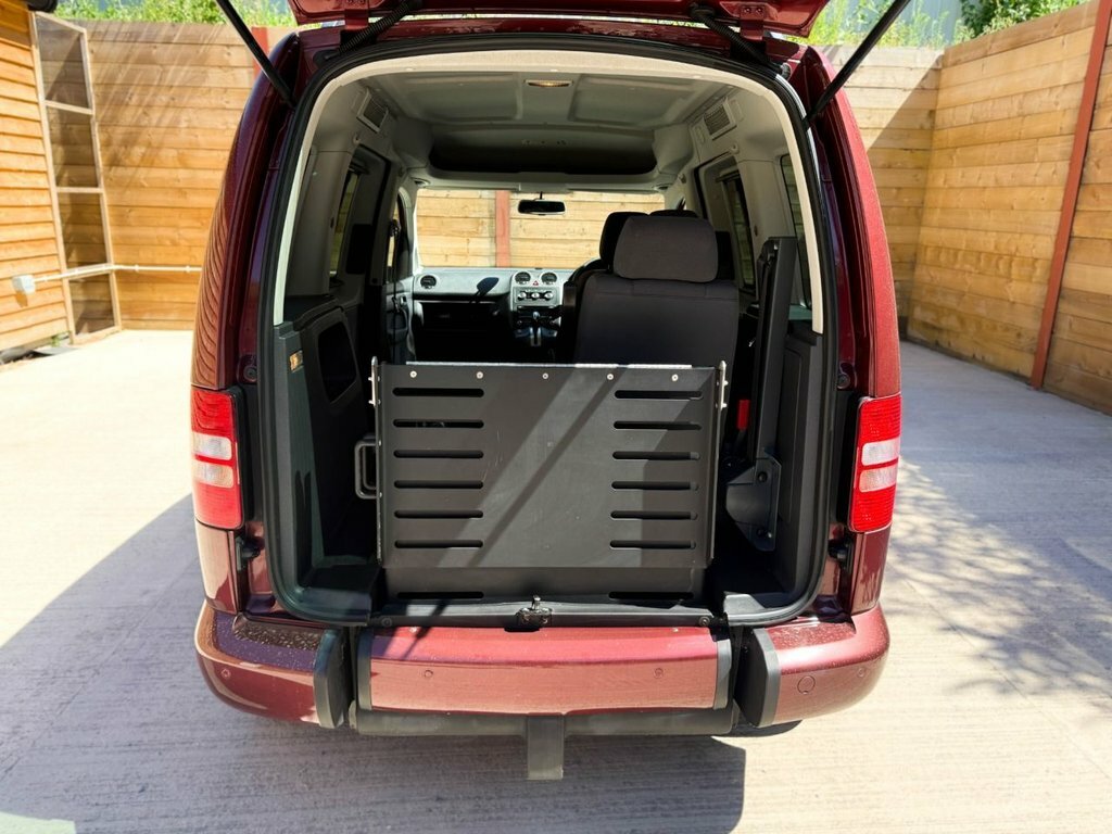 Volkswagen Caddy Life Life 2014 64 Purple #10