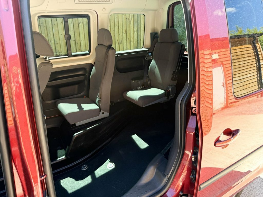Volkswagen Caddy Life Life 2014 64 Purple #21