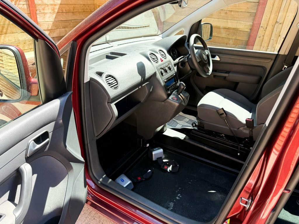 Volkswagen Caddy Life Life 2014 64 Purple #19