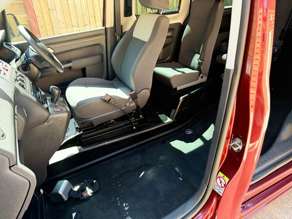 Volkswagen Caddy Life Life 2014 64 Purple #20