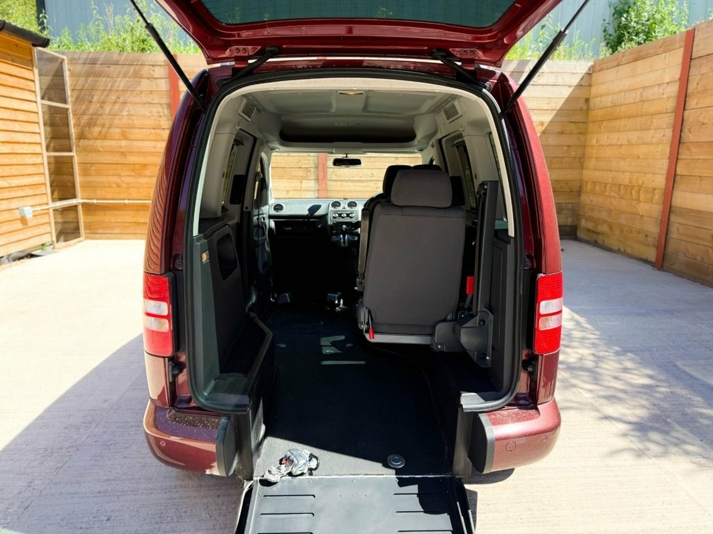Volkswagen Caddy Life Life 2014 64 Purple #11