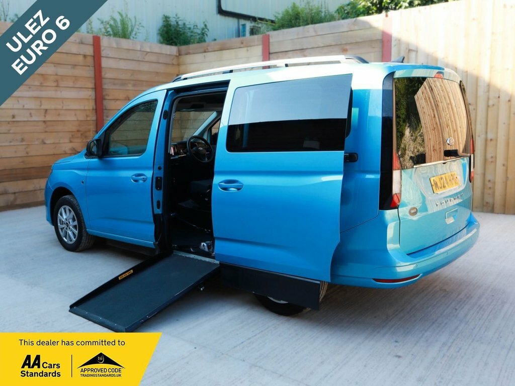Ford Grand Tourneo Connect 1.5L Titanium Blue
