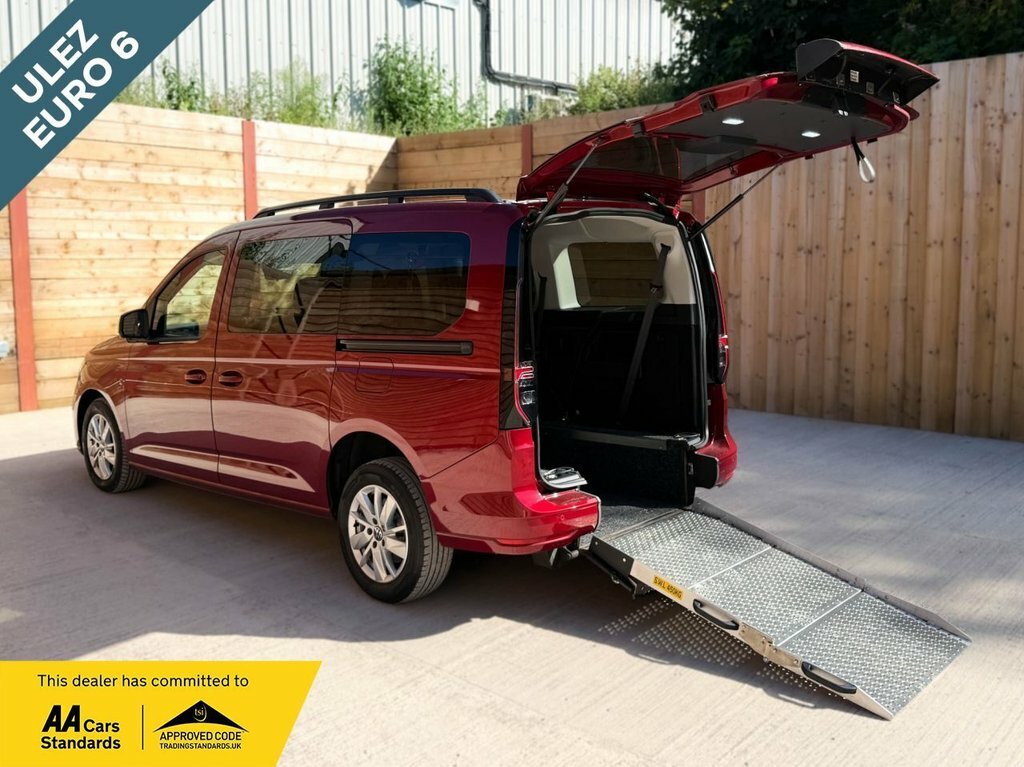 Volkswagen Caddy Maxi Life 1.5L Life Red