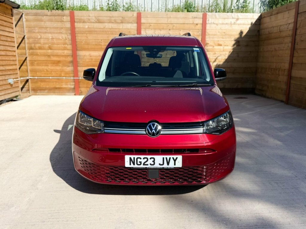 Volkswagen Caddy Maxi Life 1.5L Life Red #4