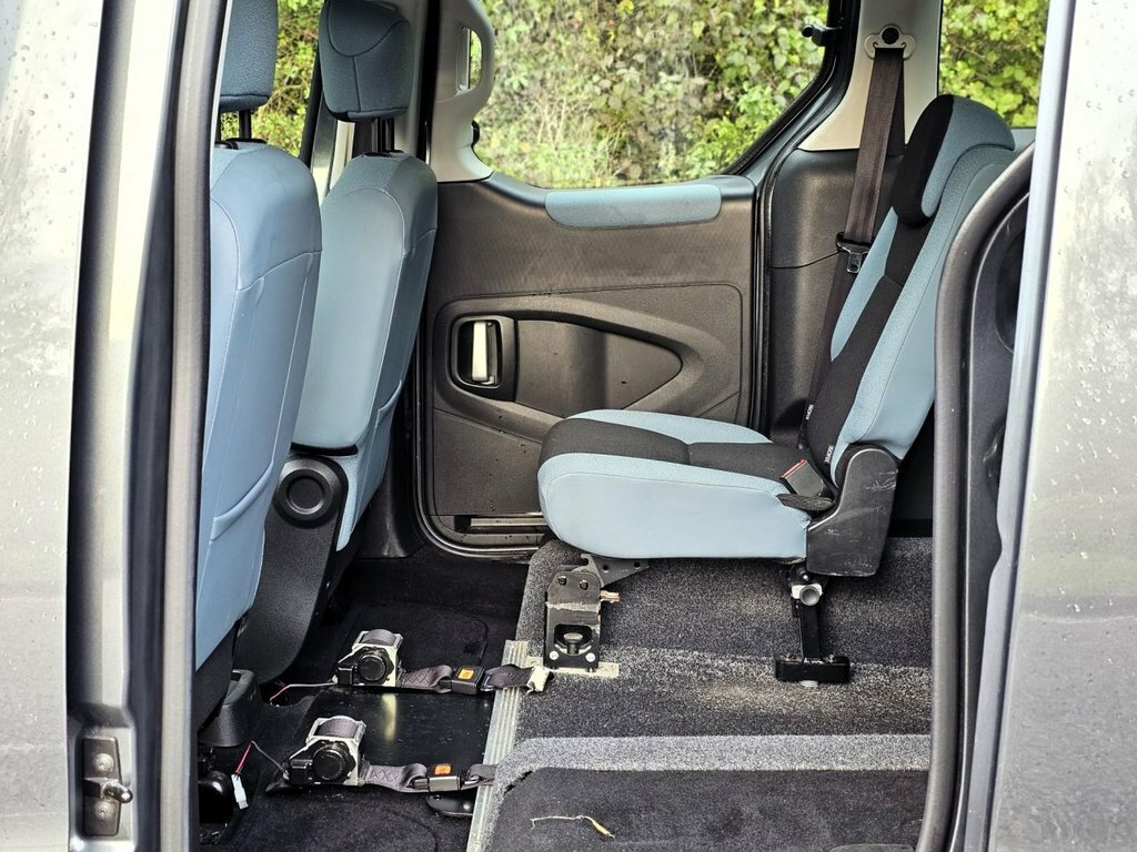 Citroen Berlingo E-hdi Airdream Xtr Egs 5-Door 4 Seater Wheelchair Silver #20