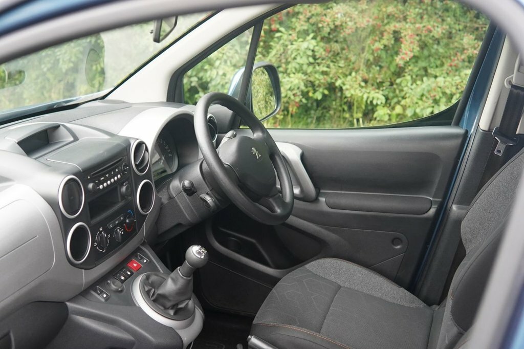 Peugeot Partner Tepee 1.2 Puretech 110 Active Grey #22