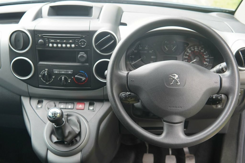 Peugeot Partner Tepee 1.2 Puretech 110 Active Grey #26
