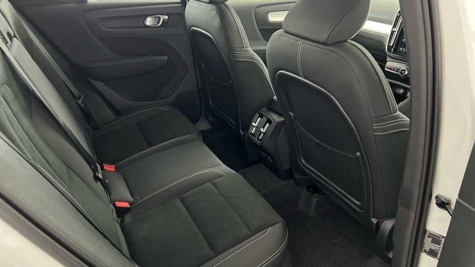 Volvo XC40 Plus, B3 Mild Hybrid, Dark White #6