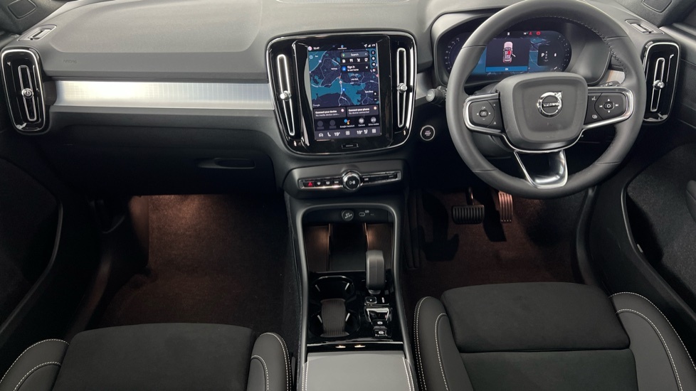 Volvo XC40 Plus, B3 Mild Hybrid, Dark White #5