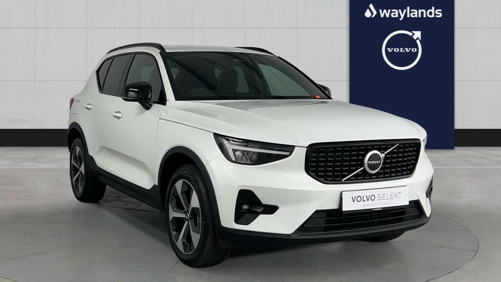Volvo XC40 Plus, B3 Mild Hybrid, Dark White