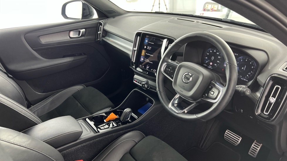 Volvo XC40 R-design Pro, T3 VK22KVL Black #4