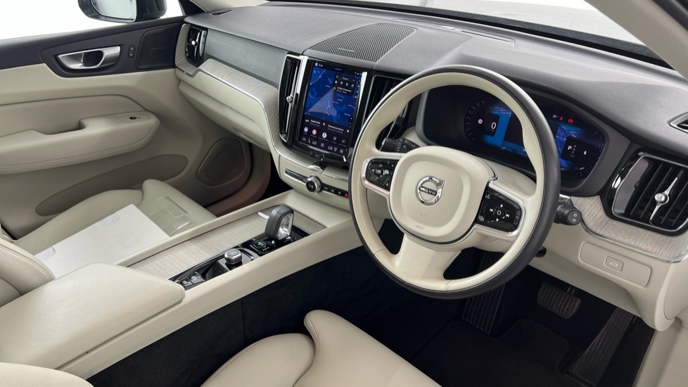 Volvo XC60 Plus, B4 Mild Hybrid, Dark RE23KCX Grey #4