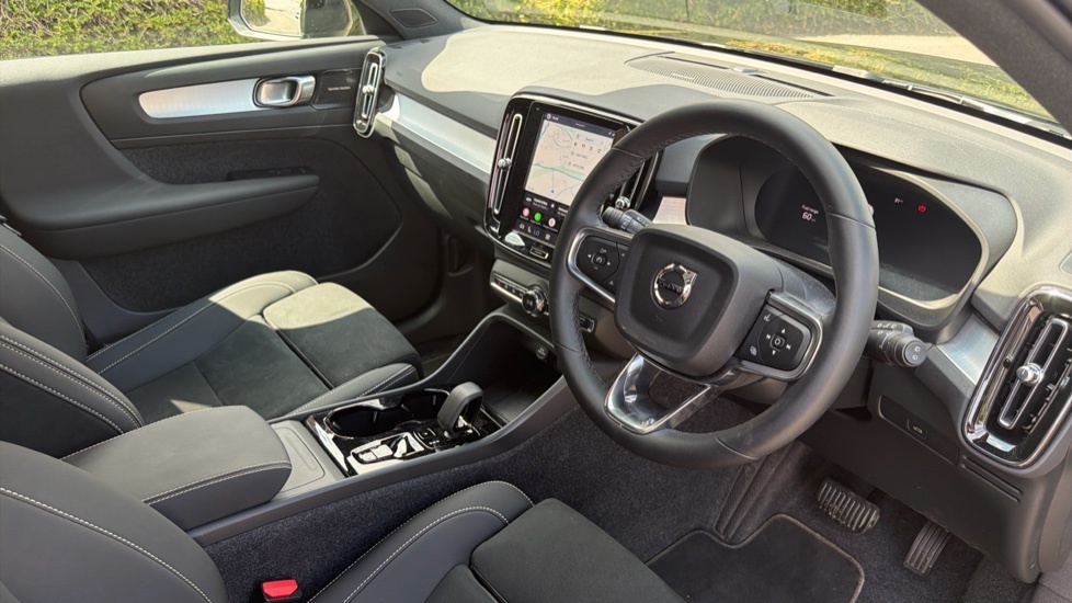 Volvo XC40 Black Edition Ultra, B3 Mild Hybrid, RV26PXM Black #4