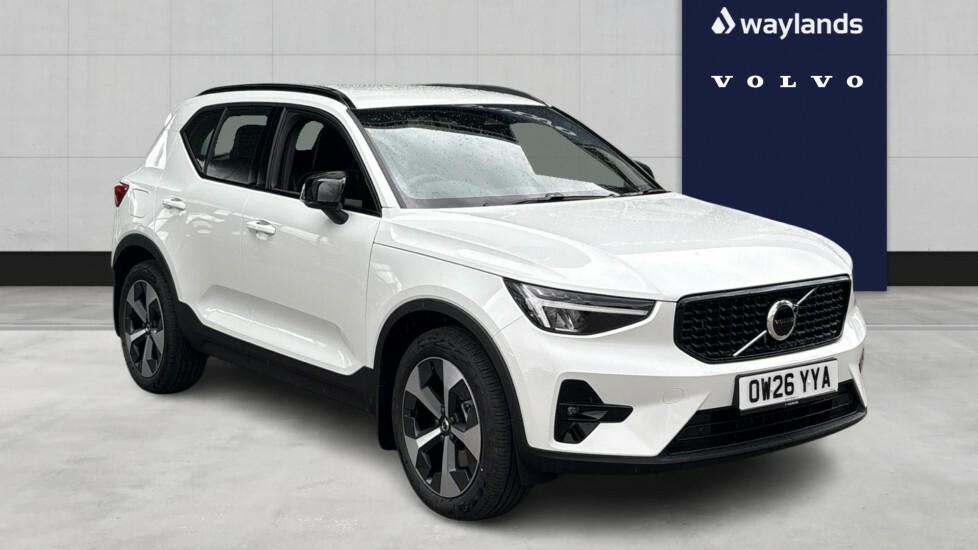 Volvo XC40 Plus, B3 Mild Hybrid, Dark White