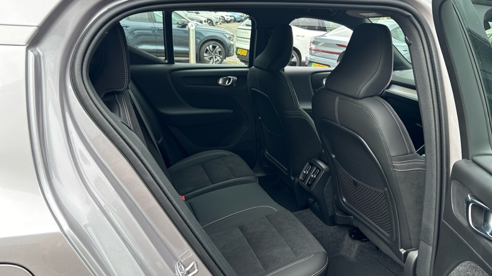 Volvo XC40 Plus, B3 Mild Hybrid, Dark OW26ZHY Silver #6