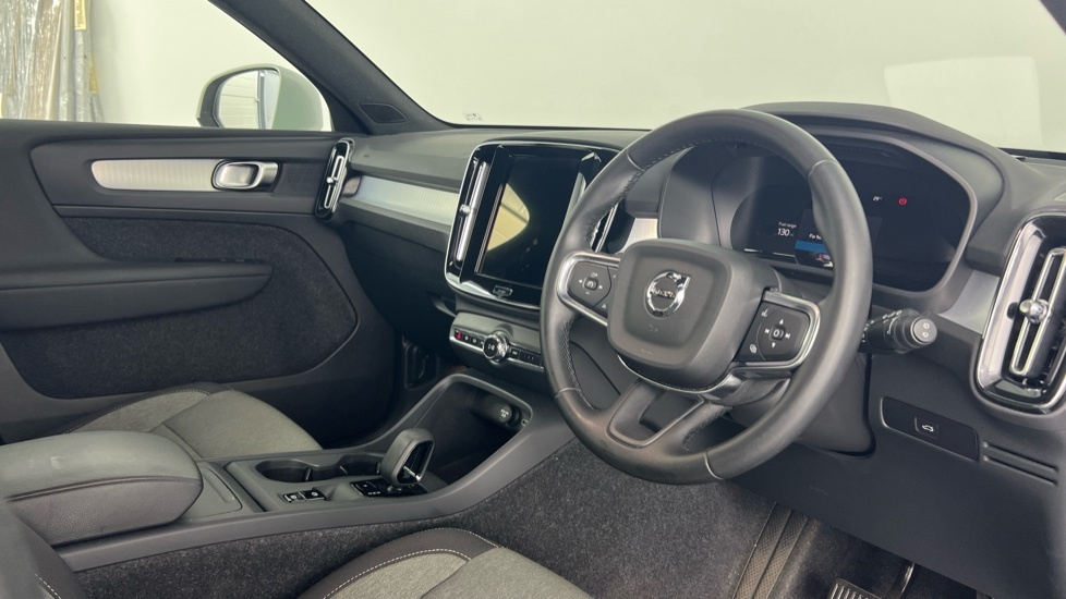 Volvo XC40 Core, B3 Mild Hybrid, WR74LHZ White #4