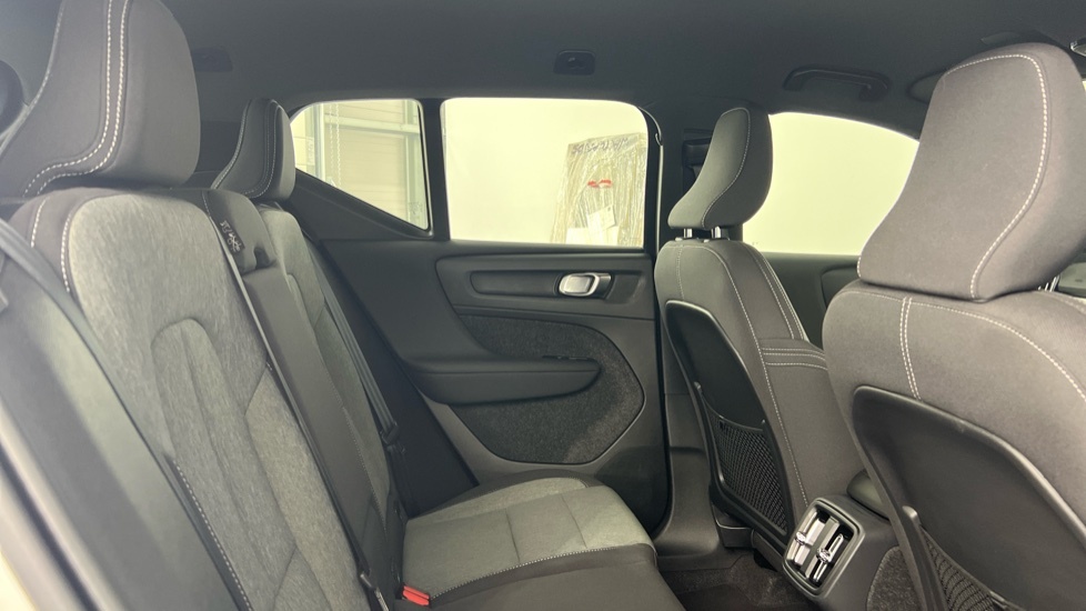 Volvo XC40 Core, B3 Mild Hybrid, WR74LHZ White #6