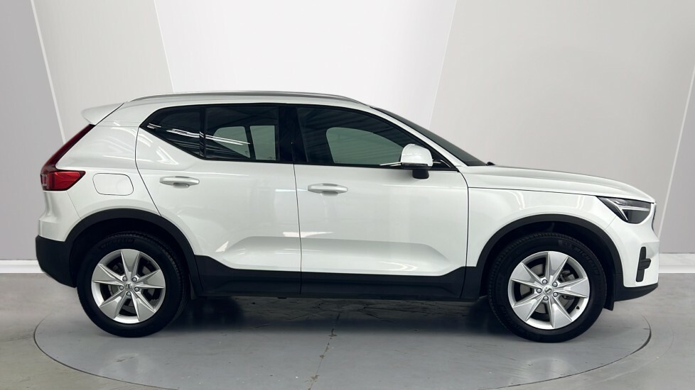 Volvo XC40 Core, B3 Mild Hybrid, WR74LHZ White #3