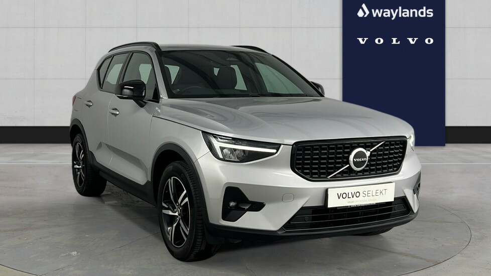 Volvo XC40 Plus, B3 Mild Hybrid, Dark DE23CZC Silver